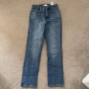 Good American Classic Indigo Straight Jeans